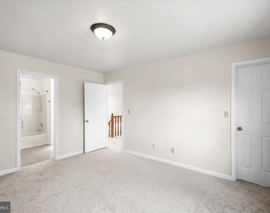 10704 Live Oak Court - Photo Thumbnail 13
