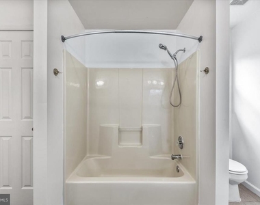 10704 Live Oak Court - Photo Thumbnail 15