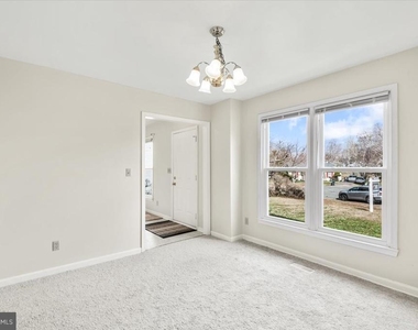 10704 Live Oak Court - Photo Thumbnail 5