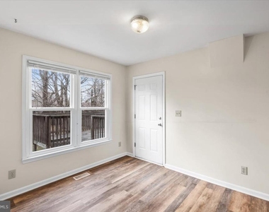 10704 Live Oak Court - Photo Thumbnail 10