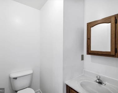 10704 Live Oak Court - Photo Thumbnail 12
