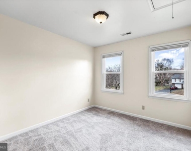 10704 Live Oak Court - Photo Thumbnail 17