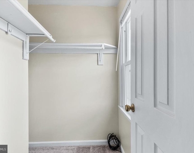 10704 Live Oak Court - Photo Thumbnail 16