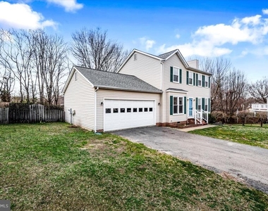 10704 Live Oak Court - Photo Thumbnail 2