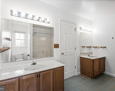 10704 Live Oak Court - Photo Thumbnail 14