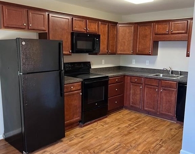 190 W King Street - Photo Thumbnail 7