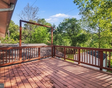 7409 Lake Drive - Photo Thumbnail 21