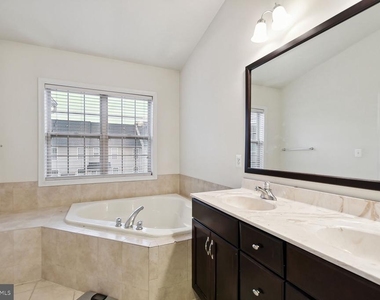 43248 Mitcham Square - Photo Thumbnail 13
