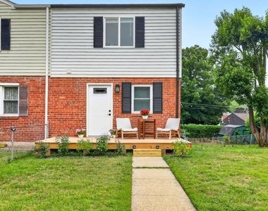 2218 Farrington Avenue - Photo Thumbnail 2