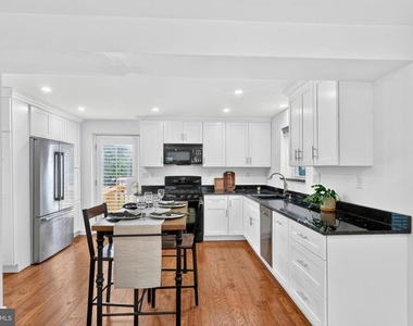 2218 Farrington Avenue - Photo Thumbnail 9