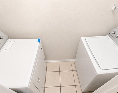 1521 Spring Gate Drive - Photo Thumbnail 10