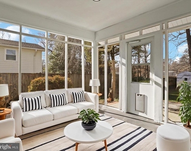 5200 Holden Street - Photo Thumbnail 8