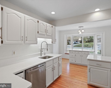 5200 Holden Street - Photo Thumbnail 10