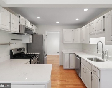 5200 Holden Street - Photo Thumbnail 13