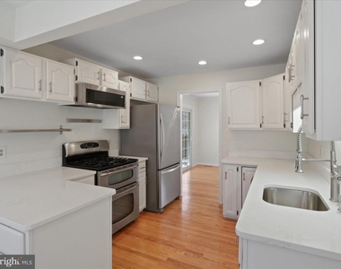 5200 Holden Street - Photo Thumbnail 12