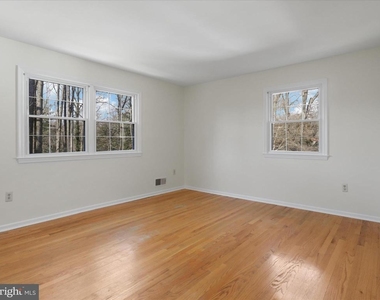 5200 Holden Street - Photo Thumbnail 19