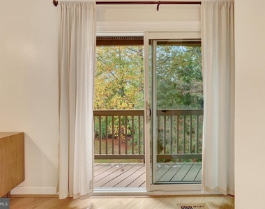 2184 Glencourse Lane - Photo Thumbnail 10