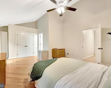 2184 Glencourse Lane - Photo Thumbnail 14