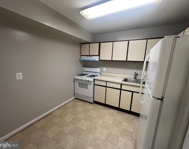 19 Canterbury Square - Photo Thumbnail 9