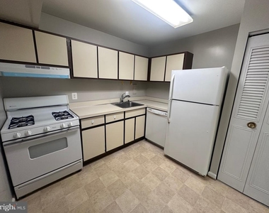 19 Canterbury Square - Photo Thumbnail 10