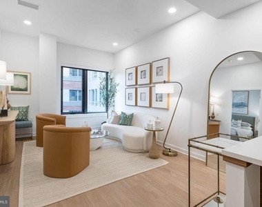 1055 N Fairfax Street - Photo Thumbnail 5