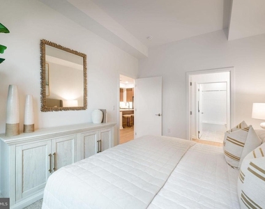 1055 N Fairfax Street - Photo Thumbnail 13