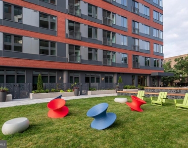 1055 N Fairfax Street - Photo Thumbnail 34