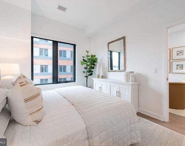 1055 N Fairfax Street - Photo Thumbnail 20
