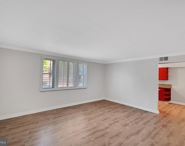 4225 N Henderson Road - Photo Thumbnail 11