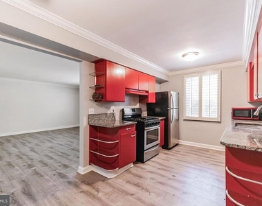 4225 N Henderson Road - Photo Thumbnail 6