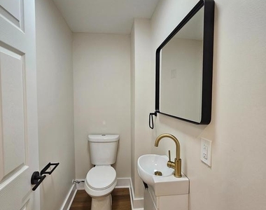 2525 E Madison Street - Photo Thumbnail 5