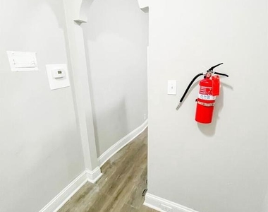 2321 N 25th Street - Photo Thumbnail 6