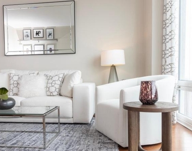 204 W Washington Square - Photo Thumbnail 16