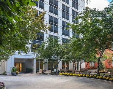 204 W Washington Square - Photo Thumbnail 2