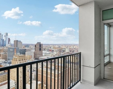 204 W Washington Square - Photo Thumbnail 19