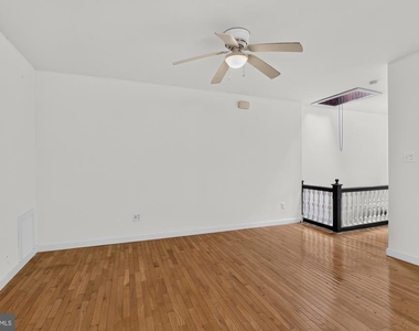 4307 Locust Street - Photo Thumbnail 4