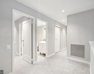 875 Sansom Street - Photo Thumbnail 36