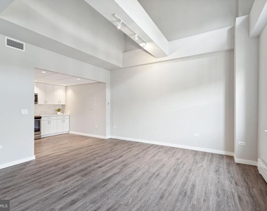 875 Sansom Street - Photo Thumbnail 4
