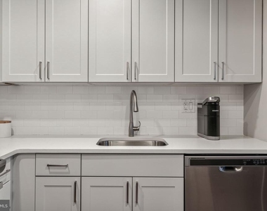 875 Sansom Street - Photo Thumbnail 8