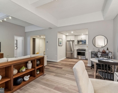 875 Sansom Street - Photo Thumbnail 5