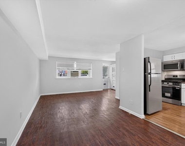 2261 Strahle Street - Photo Thumbnail 7