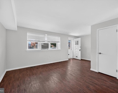 2261 Strahle Street - Photo Thumbnail 6