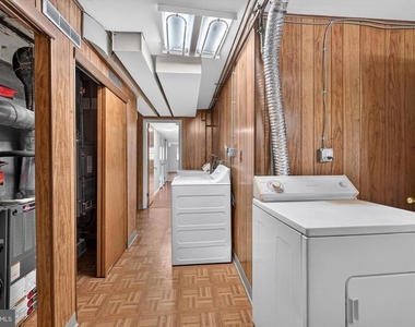 2261 Strahle Street - Photo Thumbnail 15