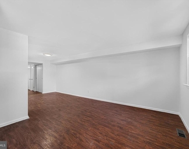2261 Strahle Street - Photo Thumbnail 4