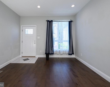 1439 N Newkirk Street - Photo Thumbnail 4