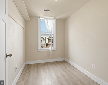 651 N 33rd Street - Photo Thumbnail 28