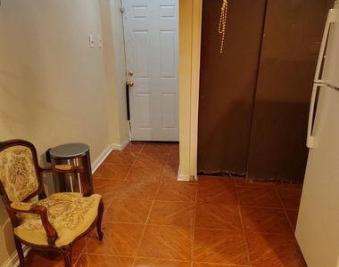 5226 Wakefield Street - Photo Thumbnail 3