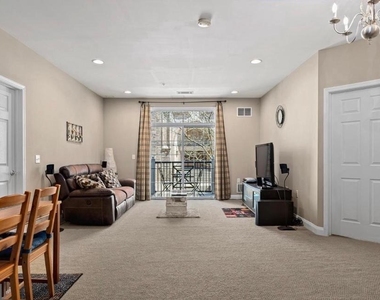 200 W Elm Street - Photo Thumbnail 3