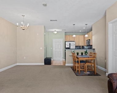 200 W Elm Street - Photo Thumbnail 4
