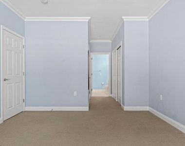 200 W Elm Street - Photo Thumbnail 6